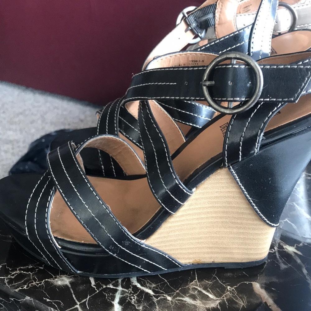 Sandals - Picture 3 of 4